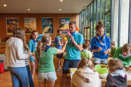 LES MONI : des jeunes au service des jeunes